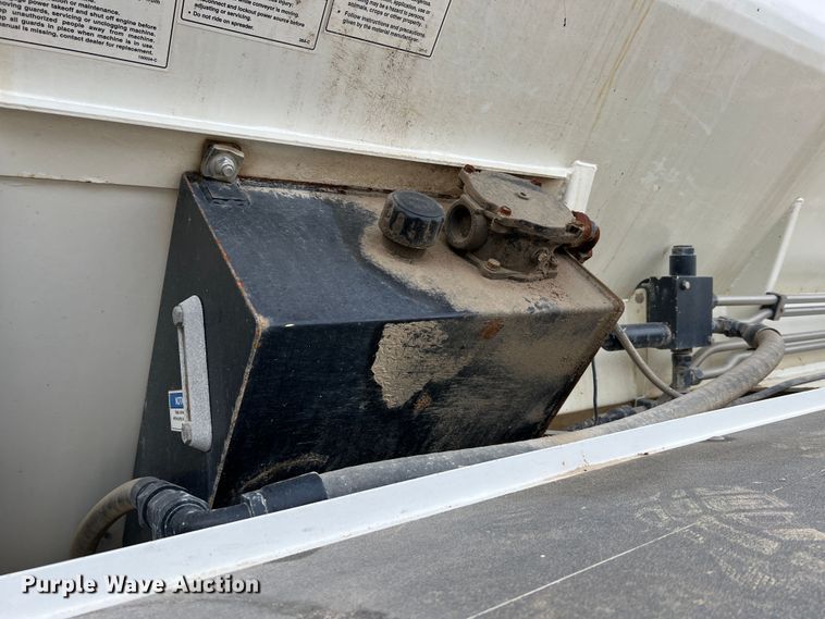 image for item MR9846 Ag-Chem Terra Gator 8104  spreader