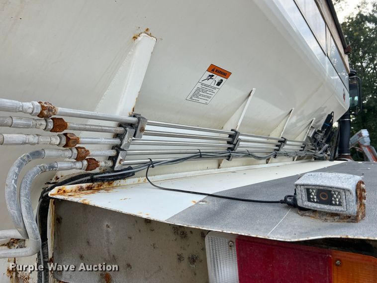 image for item MR9846 Ag-Chem Terra Gator 8104  spreader