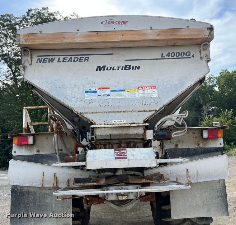 image for item MR9846 Ag-Chem Terra Gator 8104  spreader