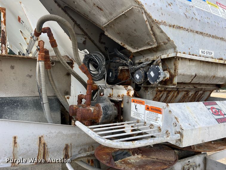 image for item MR9846 Ag-Chem Terra Gator 8104  spreader