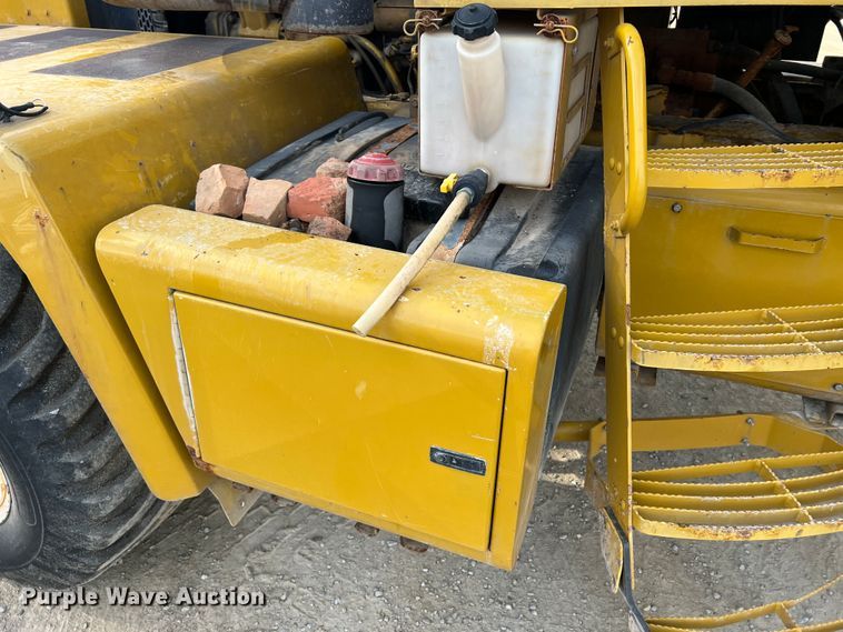 image for item MR9846 Ag-Chem Terra Gator 8104  spreader