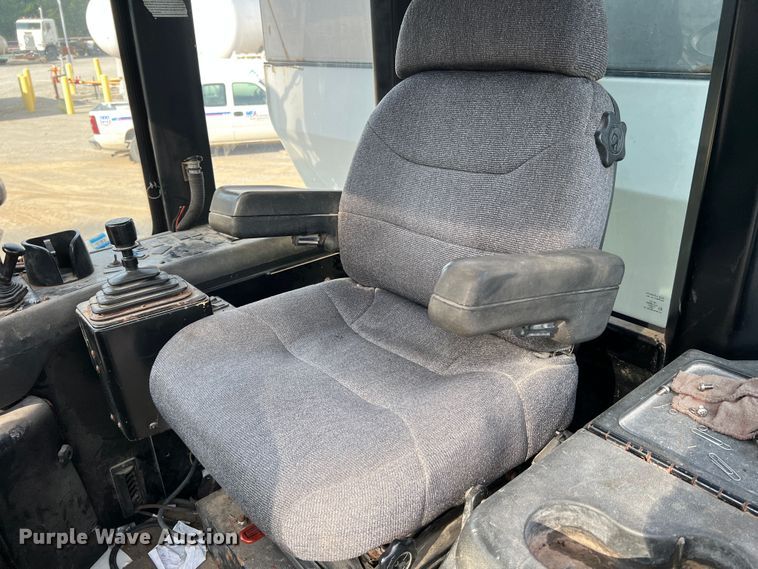 image for item MR9846 Ag-Chem Terra Gator 8104  spreader