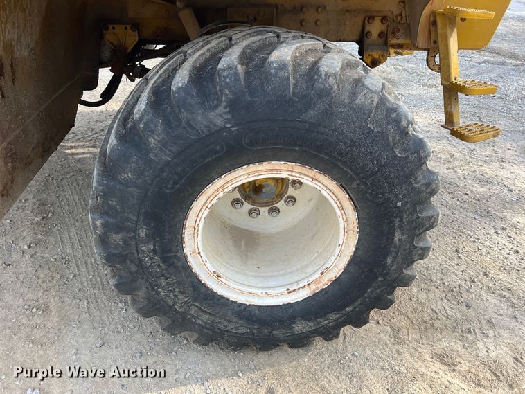 image for item MR9846 Ag-Chem Terra Gator 8104  spreader