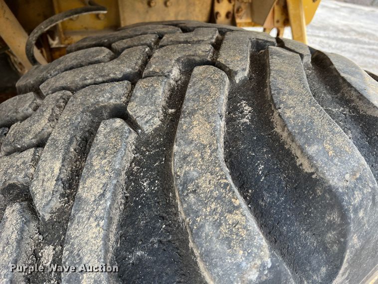 image for item MR9846 Ag-Chem Terra Gator 8104  spreader