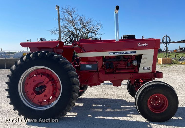 image for item MU9089 1974 International 1066  tractor