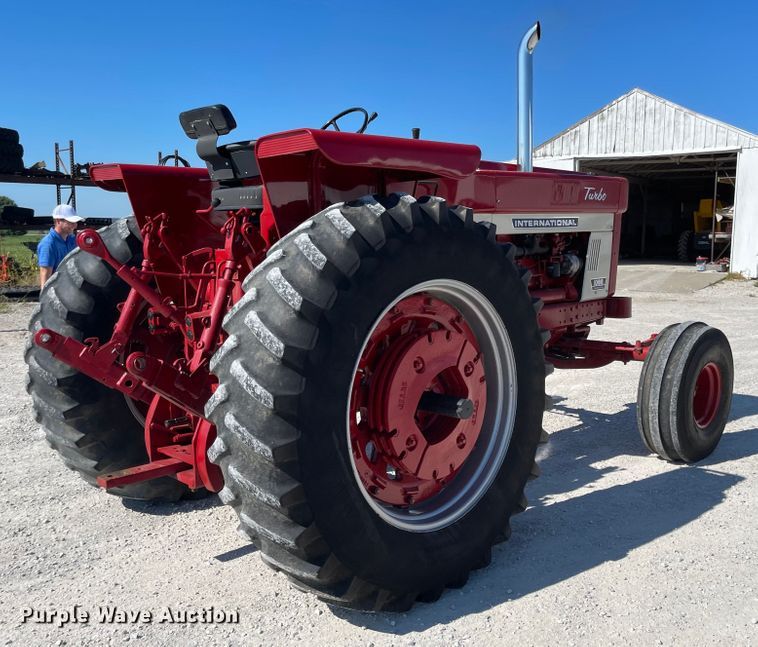 image for item MU9089 1974 International 1066  tractor