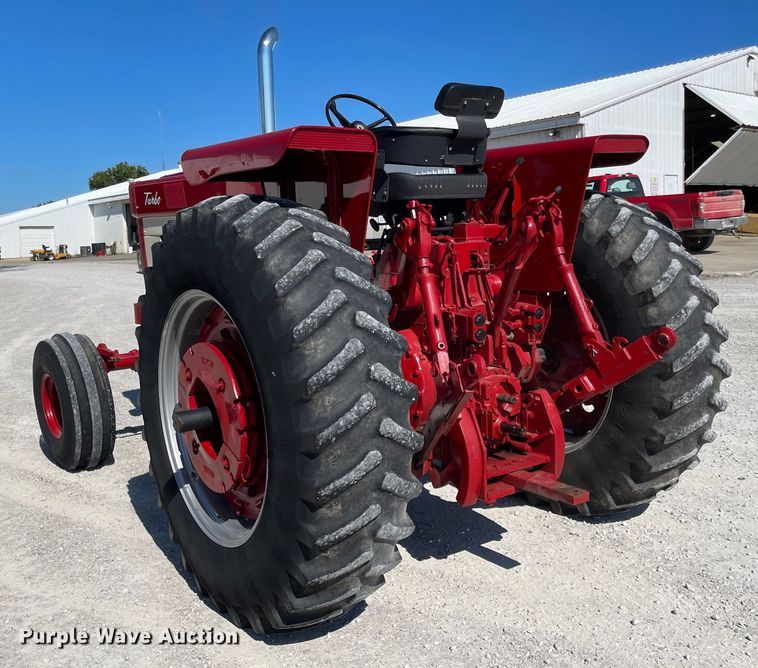image for item MU9089 1974 International 1066  tractor