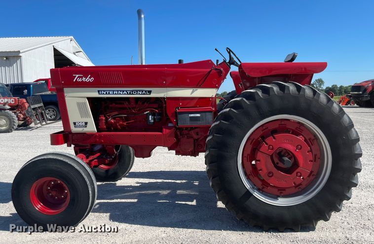 image for item MU9089 1974 International 1066  tractor