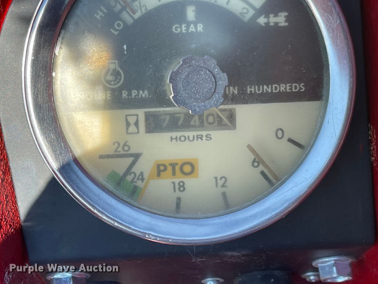 image for item MU9089 1974 International 1066  tractor