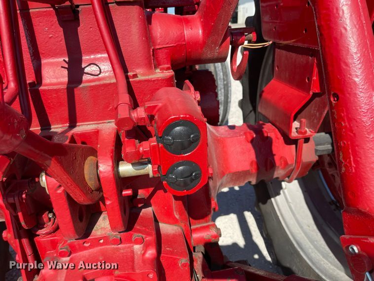 image for item MU9089 1974 International 1066  tractor