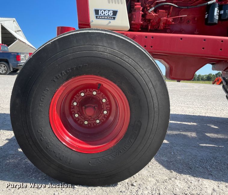 image for item MU9089 1974 International 1066  tractor