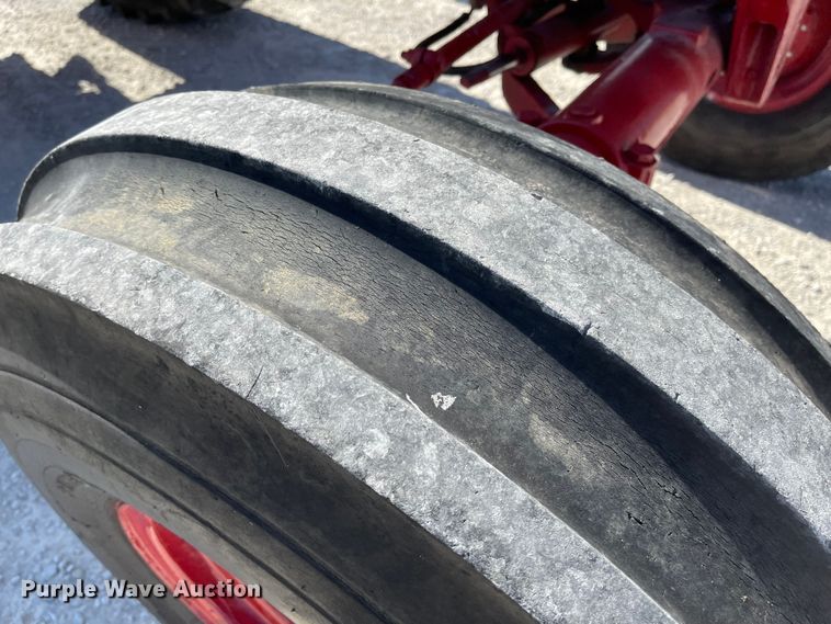 image for item MU9089 1974 International 1066  tractor