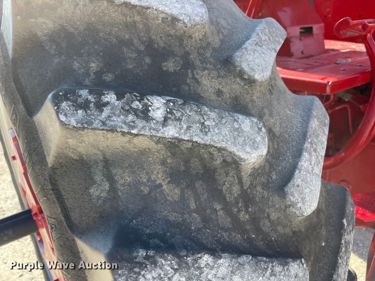 image for item MU9089 1974 International 1066  tractor