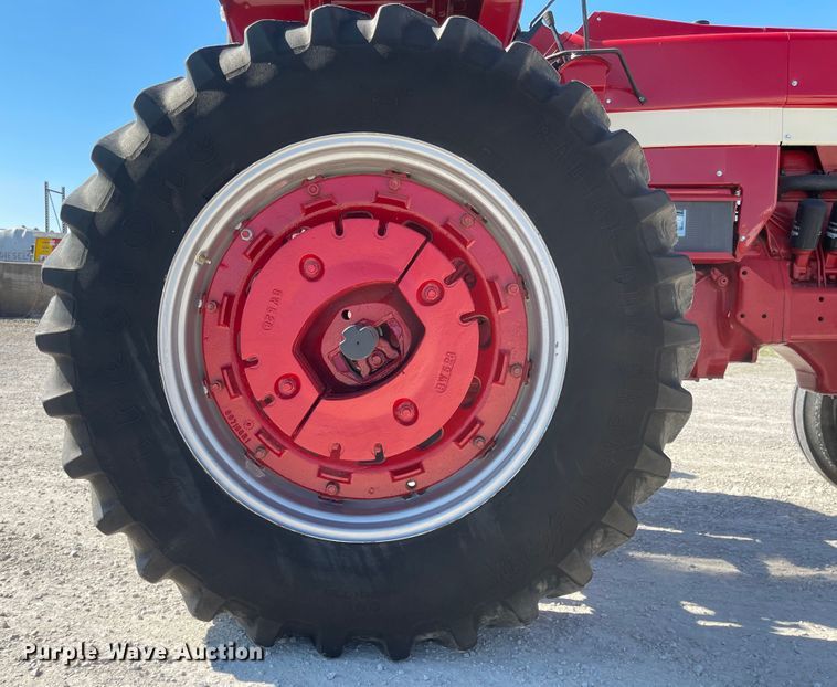 image for item MU9089 1974 International 1066  tractor