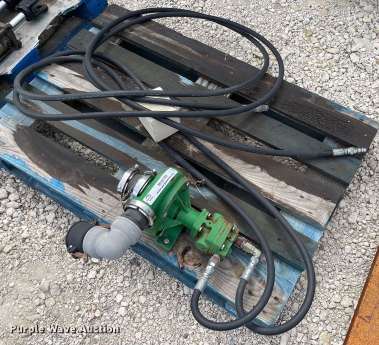 Hydraulic liquid fertilizer pump in Assaria, KS Item MU9189 sold