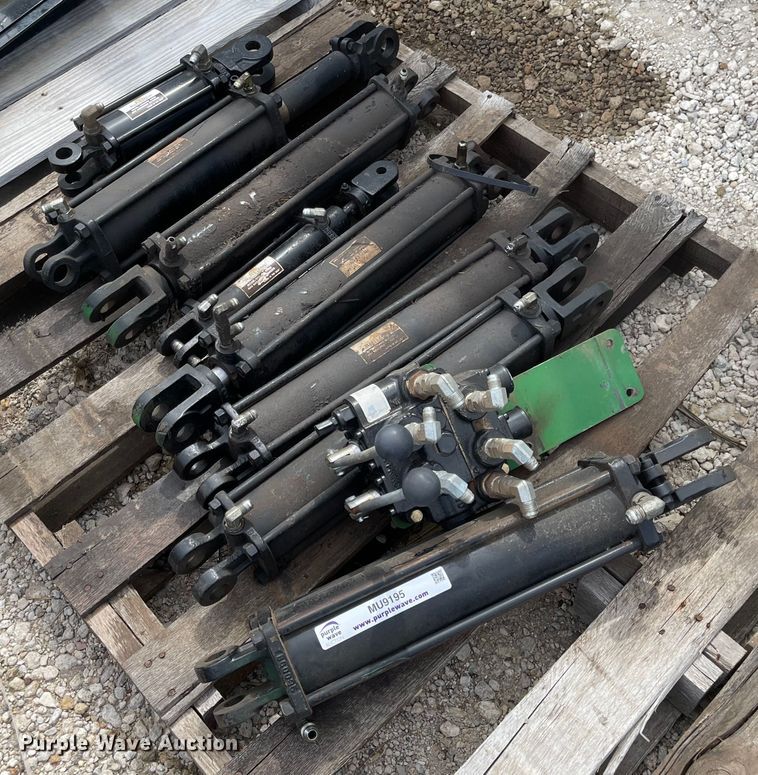 Ag equipment parts in Assaria, KS Item MU9195 sold Purple Wave