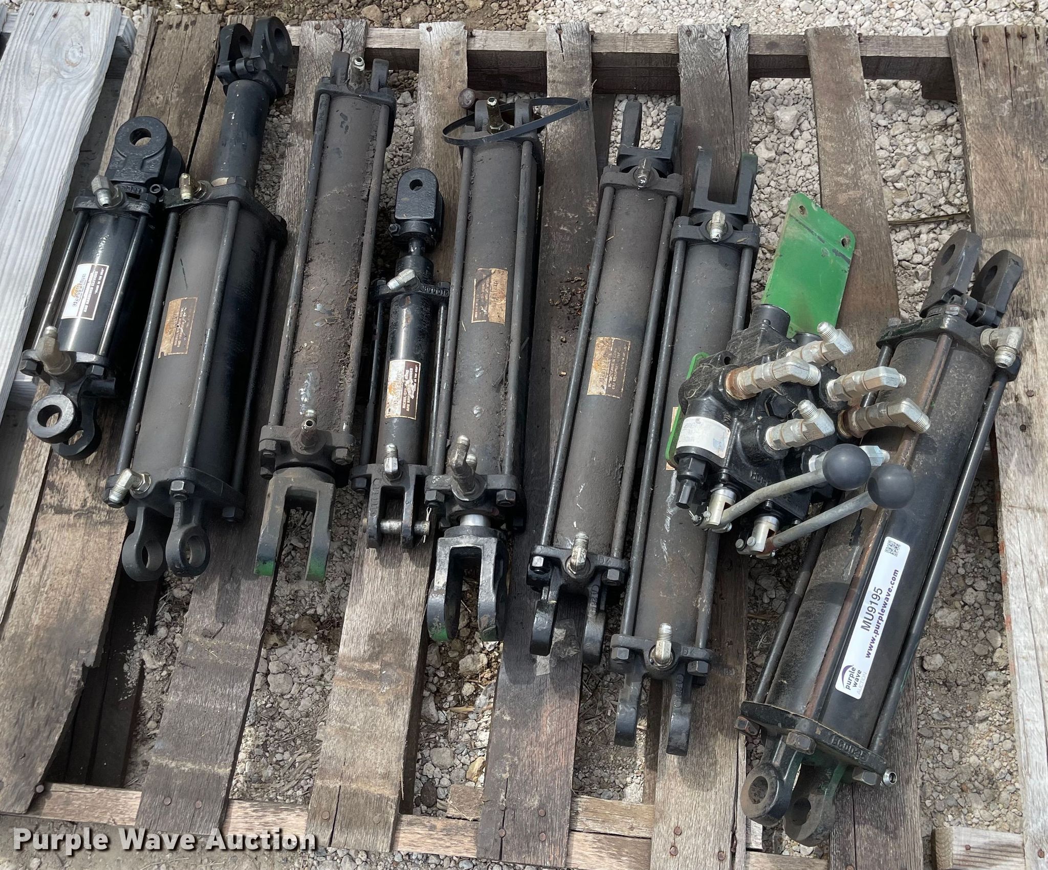 Ag equipment parts in Assaria, KS Item MU9195 sold Purple Wave