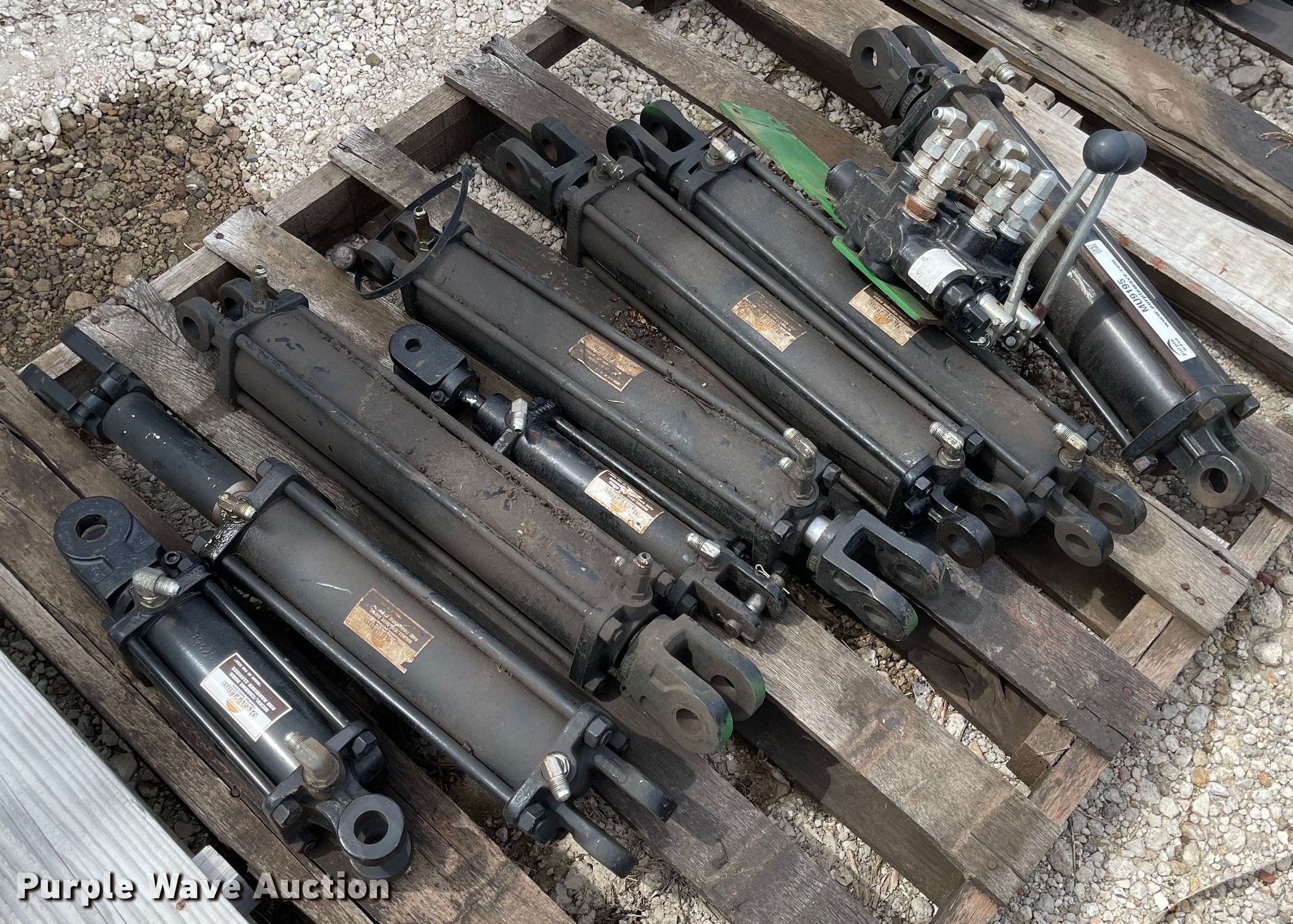 Ag equipment parts in Assaria, KS Item MU9195 sold Purple Wave