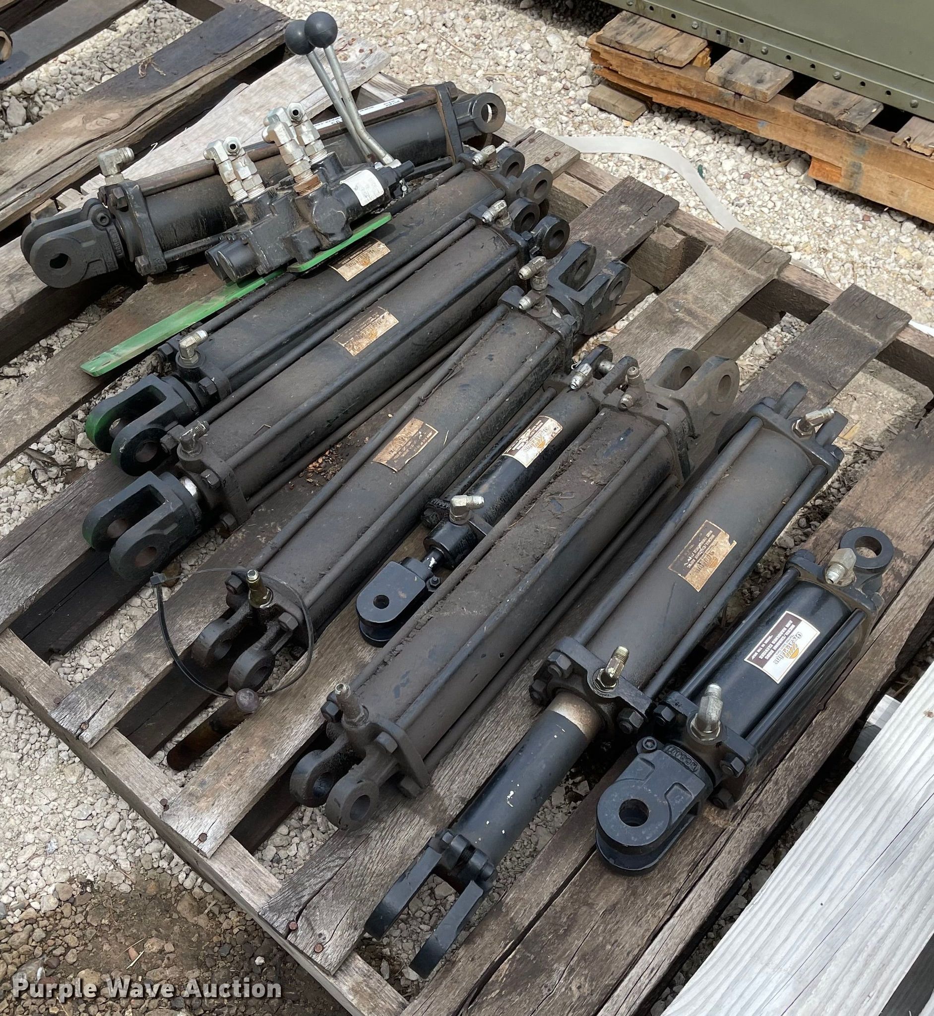 Ag equipment parts in Assaria, KS Item MU9195 sold Purple Wave