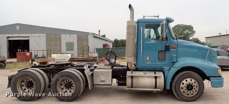 image for item DF8409 2002 International 9200i  semi truck