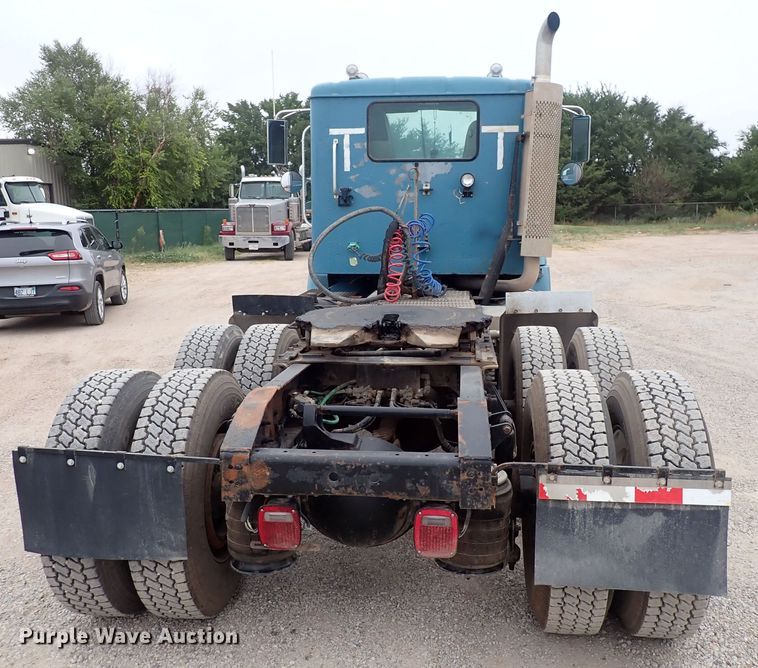 image for item DF8409 2002 International 9200i  semi truck