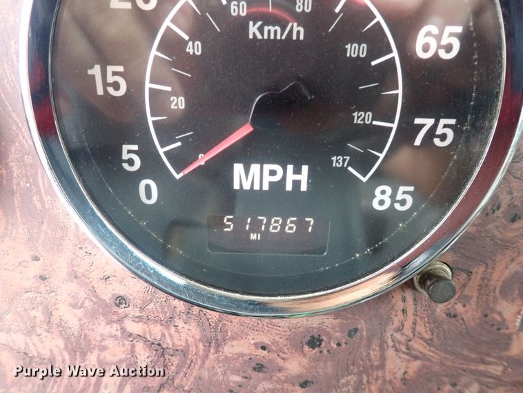 image for item DF8409 2002 International 9200i  semi truck