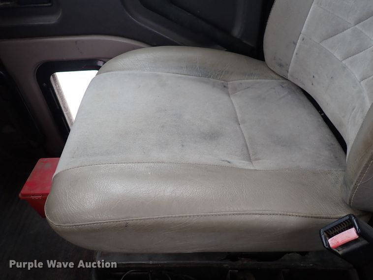 image for item DF8409 2002 International 9200i  semi truck