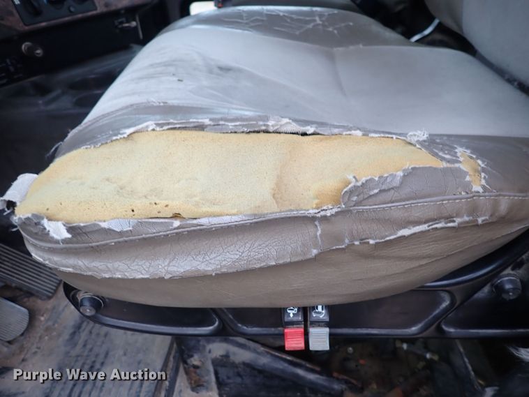 image for item DF8409 2002 International 9200i  semi truck