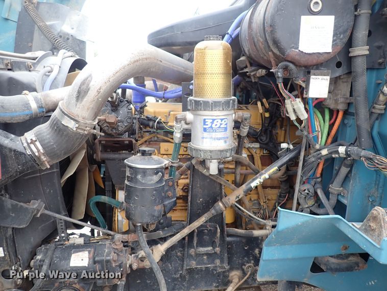 image for item DF8409 2002 International 9200i  semi truck