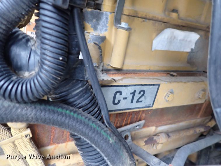 image for item DF8409 2002 International 9200i  semi truck