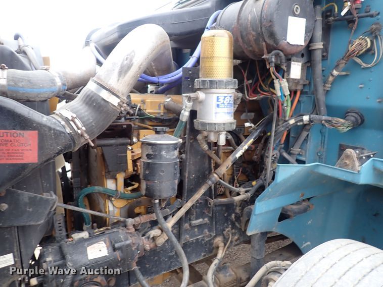 image for item DF8409 2002 International 9200i  semi truck