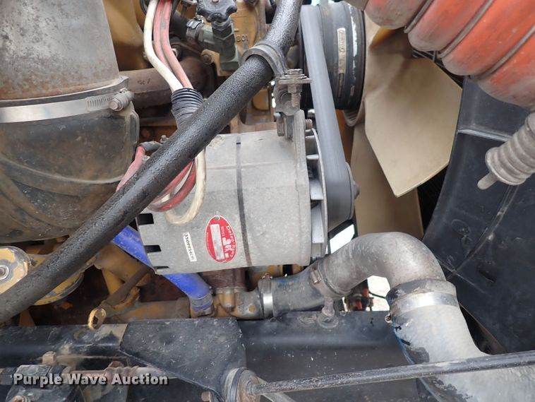 image for item DF8409 2002 International 9200i  semi truck