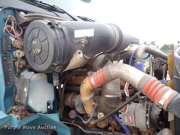 image for item DF8409 2002 International 9200i  semi truck