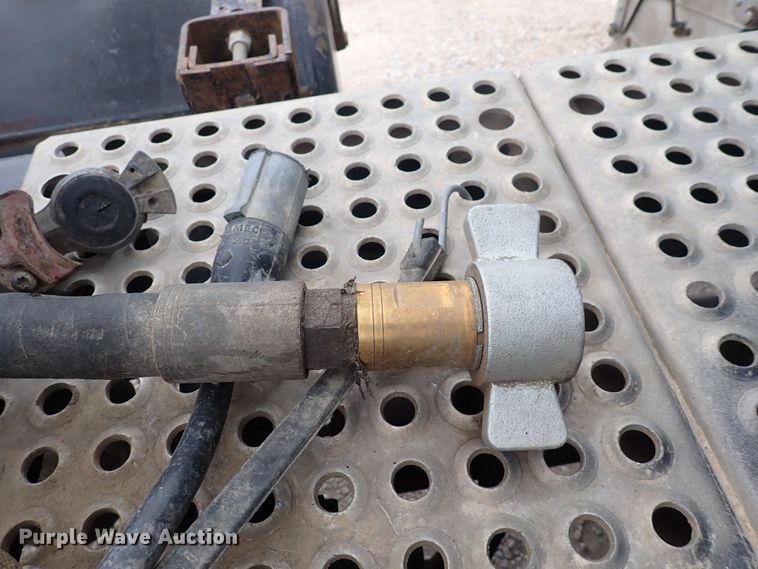 image for item DF8409 2002 International 9200i  semi truck