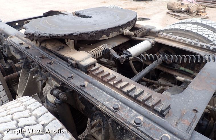 image for item DF8409 2002 International 9200i  semi truck