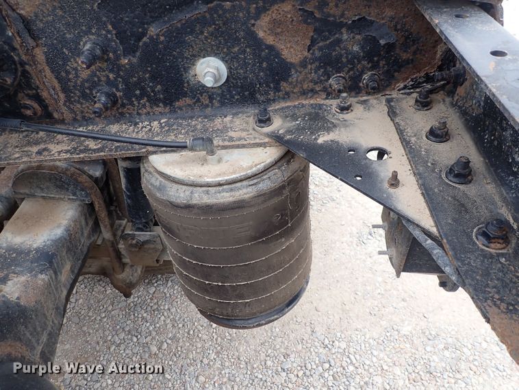 image for item DF8409 2002 International 9200i  semi truck