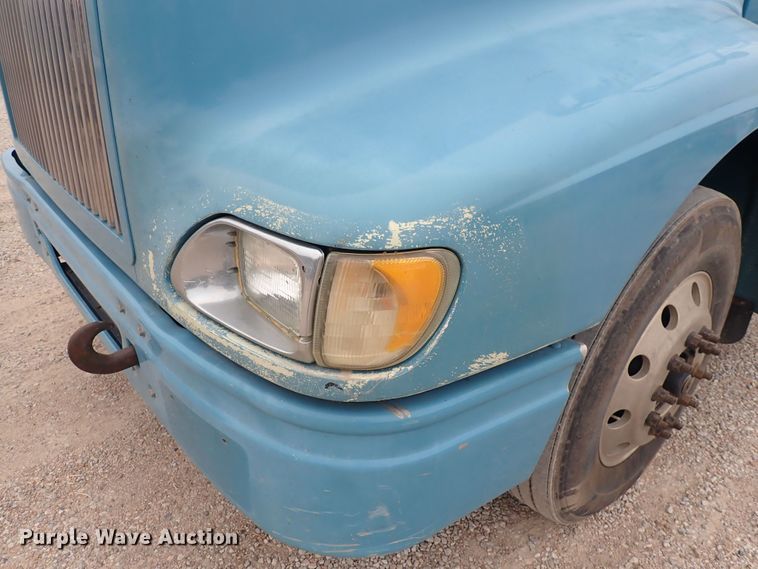 image for item DF8409 2002 International 9200i  semi truck