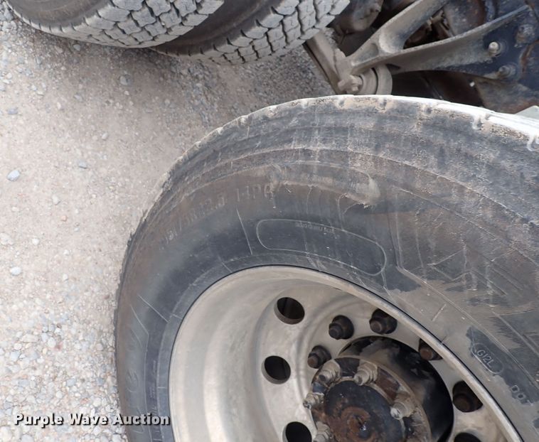 image for item DF8409 2002 International 9200i  semi truck