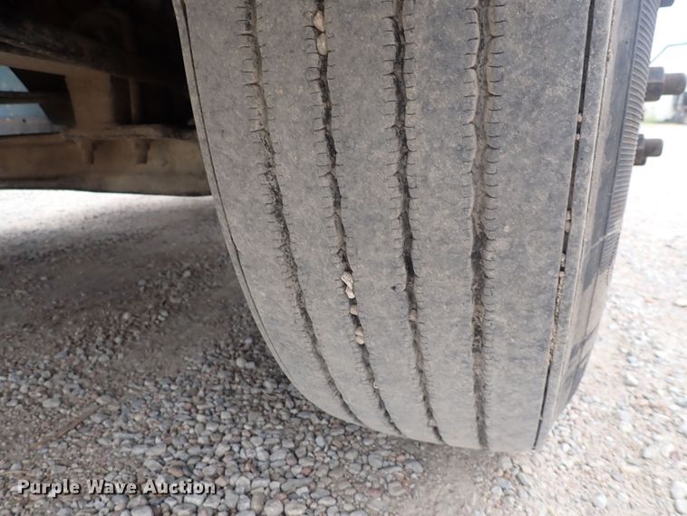 image for item DF8409 2002 International 9200i  semi truck