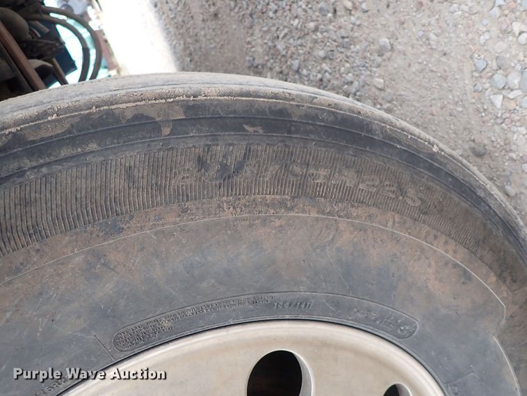 image for item DF8409 2002 International 9200i  semi truck