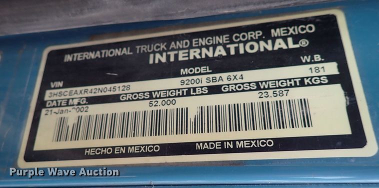 image for item DF8409 2002 International 9200i  semi truck