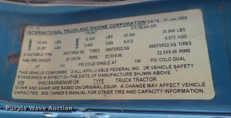 image for item DF8409 2002 International 9200i  semi truck