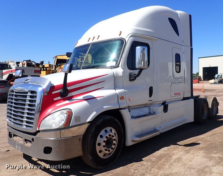 image for item DI1978 2016 Freightliner Cascadia  semi truck