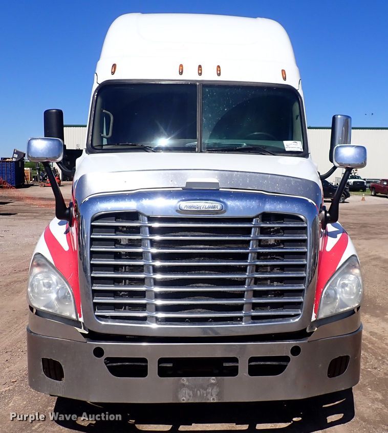 image for item DI1978 2016 Freightliner Cascadia  semi truck