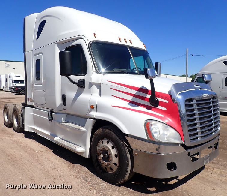 image for item DI1978 2016 Freightliner Cascadia  semi truck