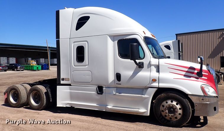 image for item DI1978 2016 Freightliner Cascadia  semi truck