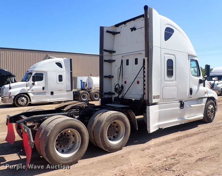 image for item DI1978 2016 Freightliner Cascadia  semi truck