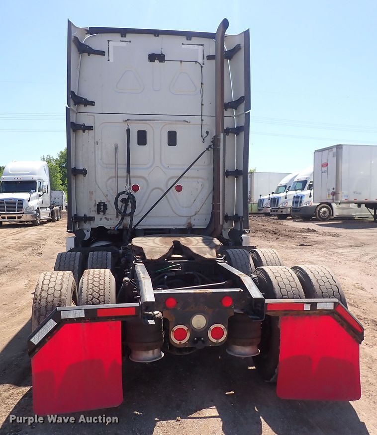 image for item DI1978 2016 Freightliner Cascadia  semi truck