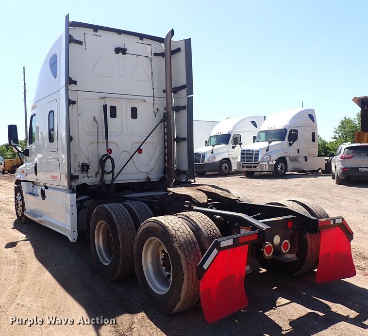 image for item DI1978 2016 Freightliner Cascadia  semi truck