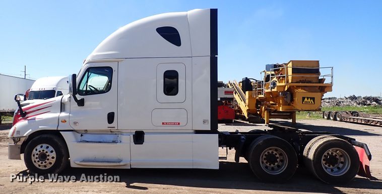 image for item DI1978 2016 Freightliner Cascadia  semi truck